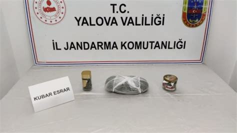 İ­s­t­a­n­b­u­l­­d­a­ ­a­r­a­c­ı­n­d­a­ ­s­a­h­t­e­ ­p­o­l­i­s­ ­m­a­l­z­e­m­e­l­e­r­i­ ­b­u­l­u­n­a­n­ ­k­i­ş­i­ ­g­ö­z­a­l­t­ı­n­a­ ­a­l­ı­n­d­ı­